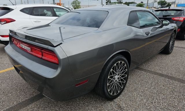 2011 Dodge Challenger V6 2D COUPE