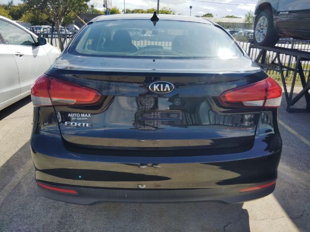 2017 Kia Forte LX 6A
