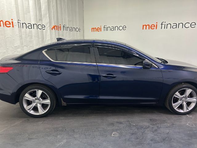 2013 Acura ILX 5-Spd AT w/ Premium Package