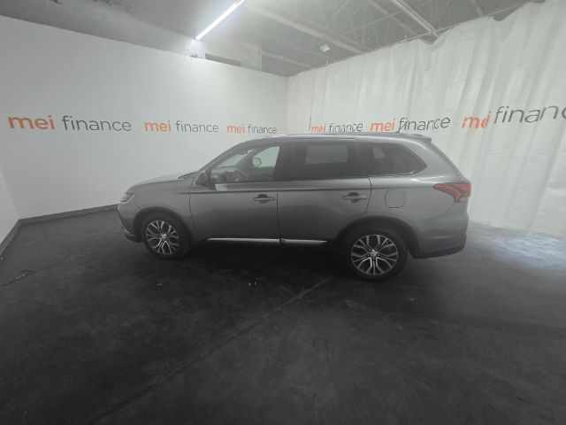 2016 Mitsubishi Outlander ES