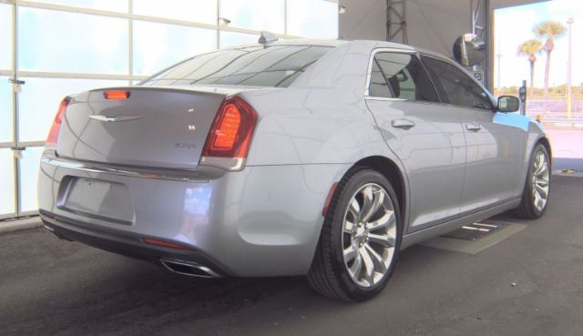 2017 Chrysler 300 Limited