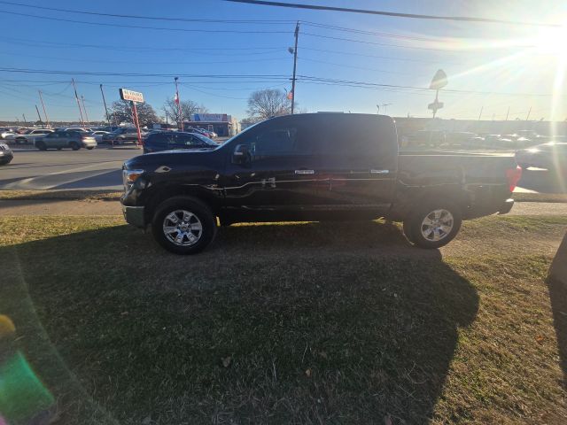 2019 Nissan Titan SV Crew Cab 2WD
