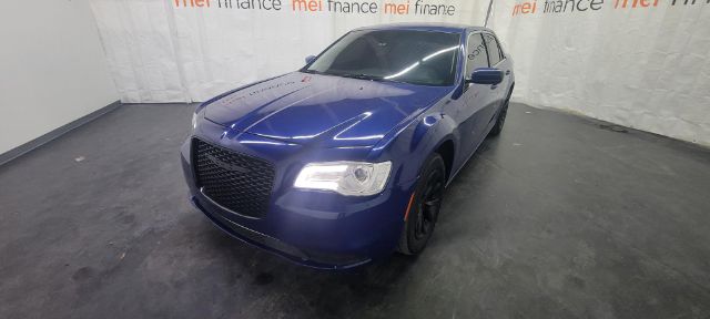 2018 Chrysler 300 Touring's photo