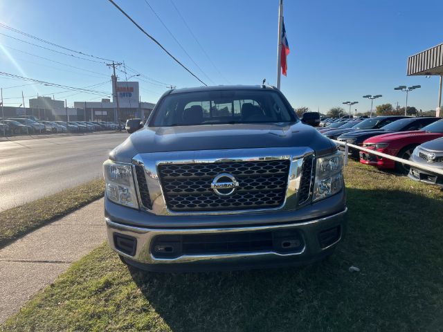 2017 Nissan TITAN SV